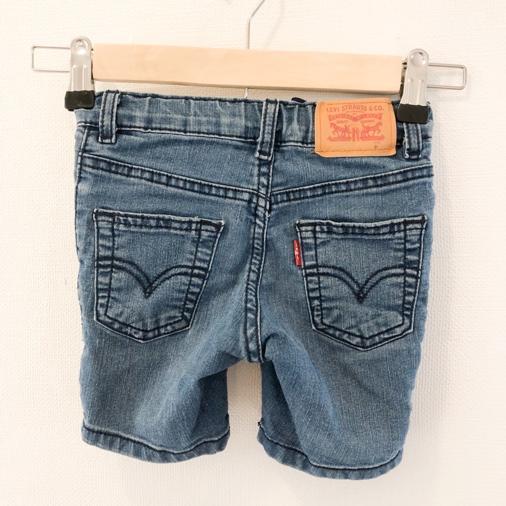 Adorable Levi’s jean shorts